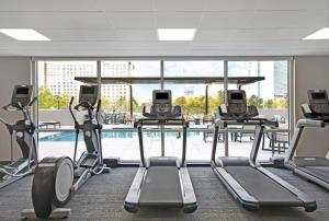 Fitness center at/o fitness facilities sa Holiday Inn Express - Houston - Galleria Area, an IHG Hotel