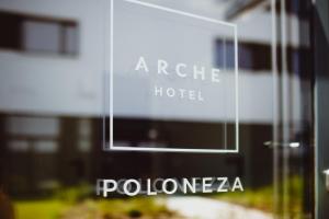 Um certificado, prêmio, placa ou outro documento exibido em Arche Hotel Poloneza