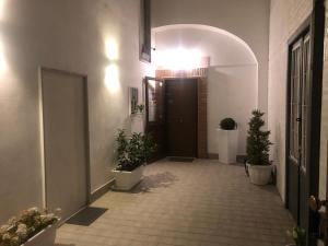 a hallway with potted plants in front of a door at B&B Feni in Pompei