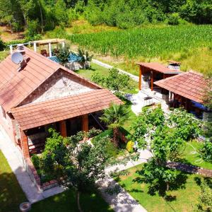 O grădină în afara Forest Home