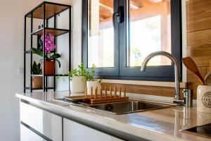 a kitchen with a sink and a window at Casa Marmelos - Alojamento Local in Ourém