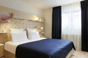 เตียงในห้องที่ Appart'hôtel Bellamy Chamonix