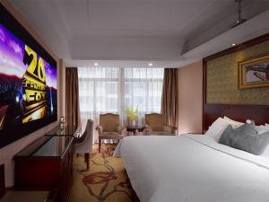 Cama ou camas em um quarto em Vienna Hotel Changsha Mid Furong Road