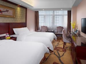 Uma TV ou centro de entretenimento em Vienna Hotel Changsha Mid Furong Road