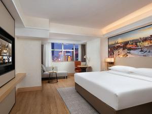 Cama ou camas em um quarto em Vienna International Hotel Changsha Furong Plaza