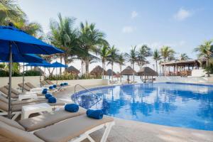 A piscina localizada em Hotel NYX Cancun ou nos arredores