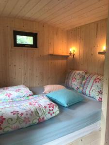 A bed or beds in a room at Camping Het Vossenhol