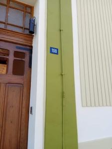 uma porta com uma placa ao lado de um edifício em PB Urban Garden Stay with secured Parking em Sremska Mitrovica