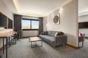 A seating area at Ramada by Wyndham Izmir Aliaga