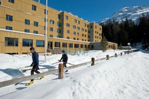 St. Moritz Youth Hostel v zime