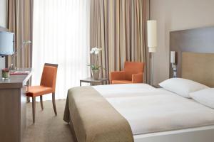 Giường trong phòng chung tại IntercityHotel Berlin Hauptbahnhof