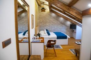 Ένα ή περισσότερα κρεβάτια σε δωμάτιο στο Oblivion Luxury Rooms