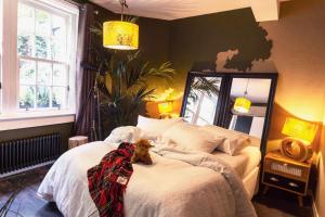 Grassmarket Old Town Boutique Apartment房間的床