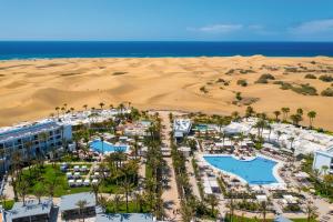 The swimming pool at or close to Hotel Riu Palace Maspalomas - Adults Only