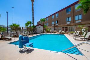 Sundlaugin á Red Roof Inn El Paso West eða í nágrenninu