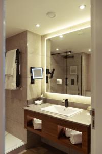 Un baño de The Lowry Hotel