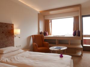 מיטה או מיטות בחדר ב-ALPIN- Das Sporthotel - SKI IN SKI OUT cityXpress, SUMMERCARD INCLUDED