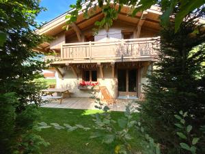 En hage utenfor Chalet Megeve, idéal familles proche ski et centre village