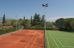 Facilități de tenis și/sau squash la sau în apropiere de Camping Toscolano