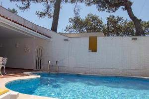 A piscina localizada em Ofir Beach House Bonança ou nos arredores