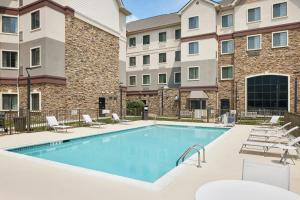 La alberca dentro o cerca de Staybridge Suites Of Durham - Chapel Hill - RTP, an IHG Hotel