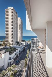 Apartment mit Balkon und Meerblick in der Unterkunft The Island Gold Coast in Gold Coast