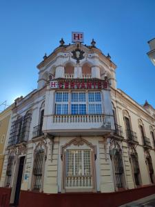 El edificio en el que está el hotel