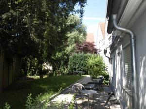 A garden outside Apart Business Hotel