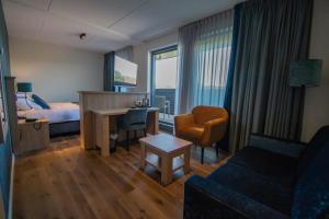 Una cama o camas en una habitación de Landgoed Hotel Tatenhove Texel