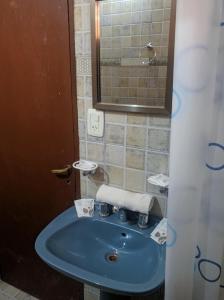 A bathroom at Hostal Paseo de los Colorados