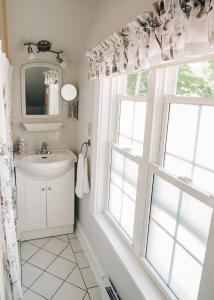 A bathroom at Farmhouse Inn B&B