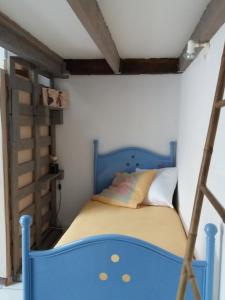 A bed or beds in a room at Chambre d'hôtes La Thibaudière