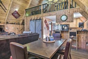 Una cocina o kitchenette en Ski-InandSki-Out Red River Cabin with Mtn Views!