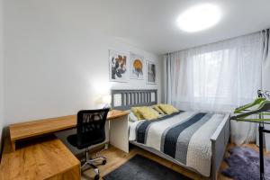 Säng eller sängar i ett rum på Flora Apartment Kosice Center