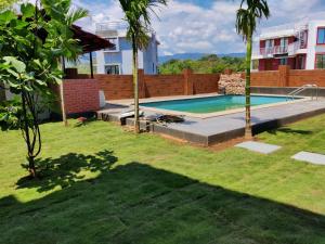 La alberca dentro o cerca de Karjat - 3 BHK Private Bungalow with Private Pool & Garden