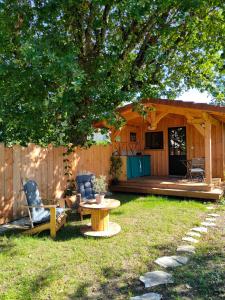 Vườn quanh Joli chalet en bois à 7 mn des plages du Bassin d'Arcachon