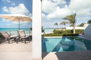 The swimming pool at or close to SulMare at Sapodilla Bay Luxury villas