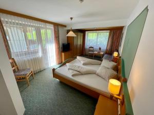 Cama ou camas em um quarto em Hotel Gasthof Stoanerhof