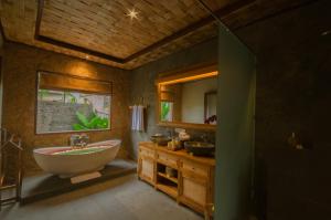 Govala Ubud Villas & SPA पर एक बाथरूम