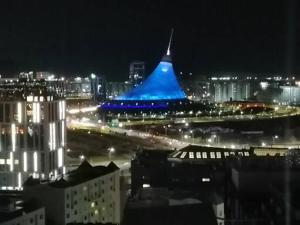 Vispārējs skats uz pilsētu Astana vai skats uz pilsētu no dzīvokļu viesnīcas