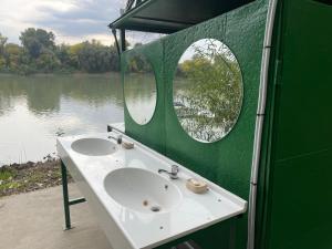 Galeriebild der Unterkunft Tisza beach Wild Camping 2 in Szeged