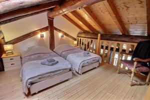 a bedroom with two beds in a attic at Les Balcons du Molliebon in Séez