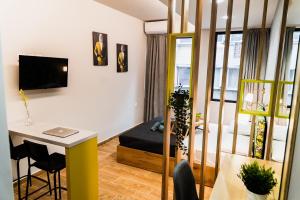 Uma TV ou centro de entretenimento em Glam Boutique Apartments - Thessaloniki Heart