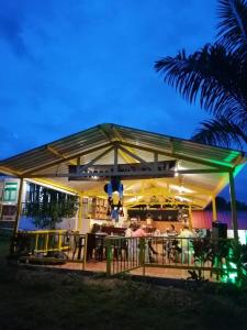 En restaurant eller et andet spisested på Hospedaje Rancho Guadalupe