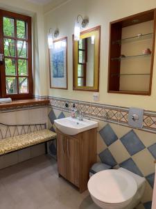 A bathroom at Villa Casanna Apartments