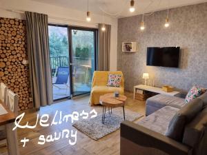 Atpūtas zona naktsmītnē APARTAMENT8 Wellness Sauna View 5os