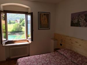 เตียงในห้องที่ Appartamento sul Lago di Molveno