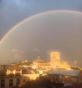 Nespecifikovaný výhled na destinaci Granada nebo výhled na město při pohledu z penzionu