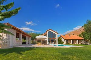 The swimming pool at or close to Villa Elva Nafplio