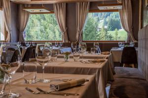 Ресторан / й інші заклади харчування у Dolomiti Lodge Alverà